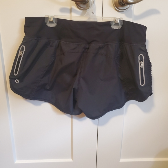 Lululemon Sz 8 running shorts - Picture 2 of 3
